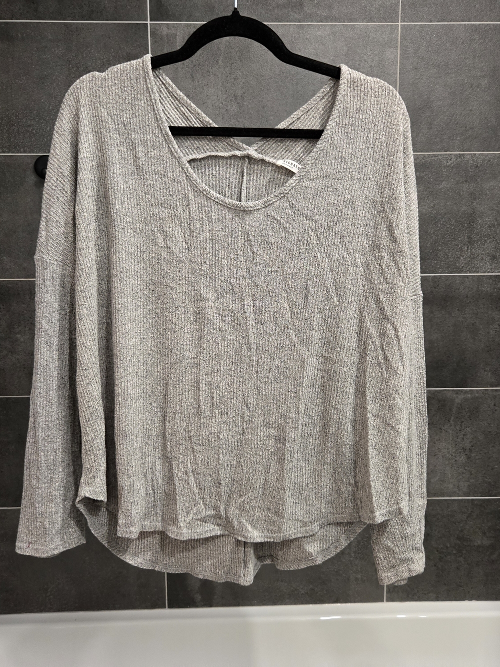 Reitmans Light Gray Knit Long-Sleeve Top with Back Strap
